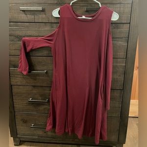 Never worn great condition burgundy maternity dress w. Pockets